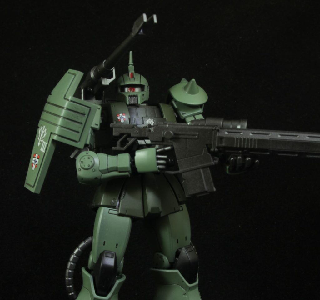 アコース機はザクキャノン対艦ライフルも持たせて長距離支援型に腰にデザートザクのクラッカーポッドを移植アコース、クラッカーだと言えるように