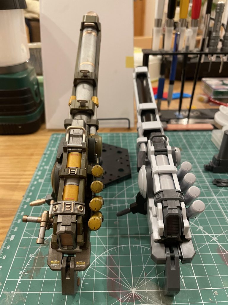 素組みとの比較。中々イメージ通り進まないけど、素組みよりはカッコイイ!!と自分を励ます(笑)