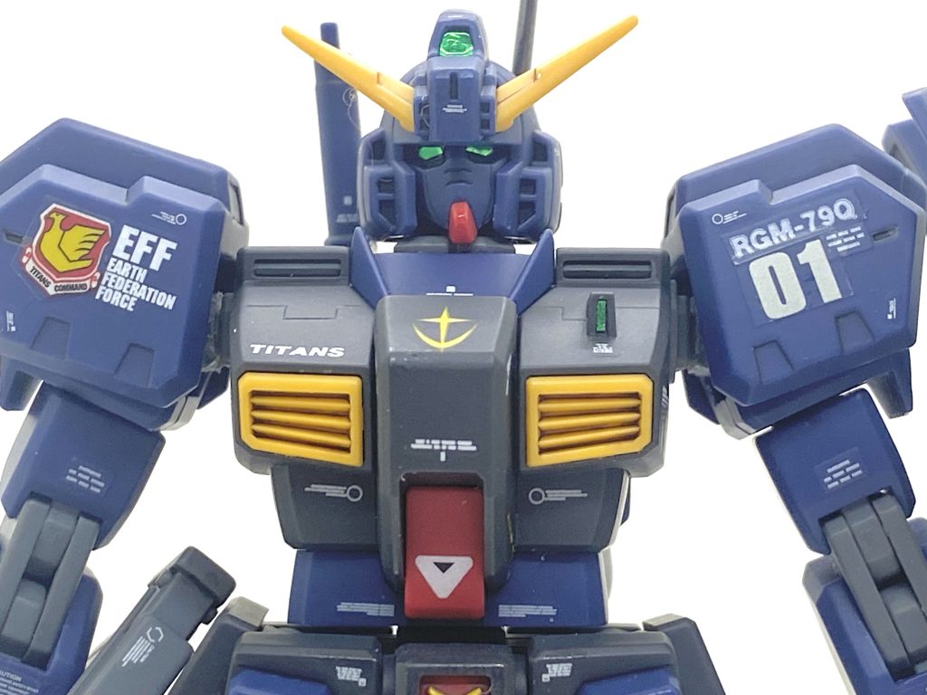 ガンダムヘッドを付けるだけで強そうに見えてジオンの残党が逃げだす気持ちがわかります(笑)。