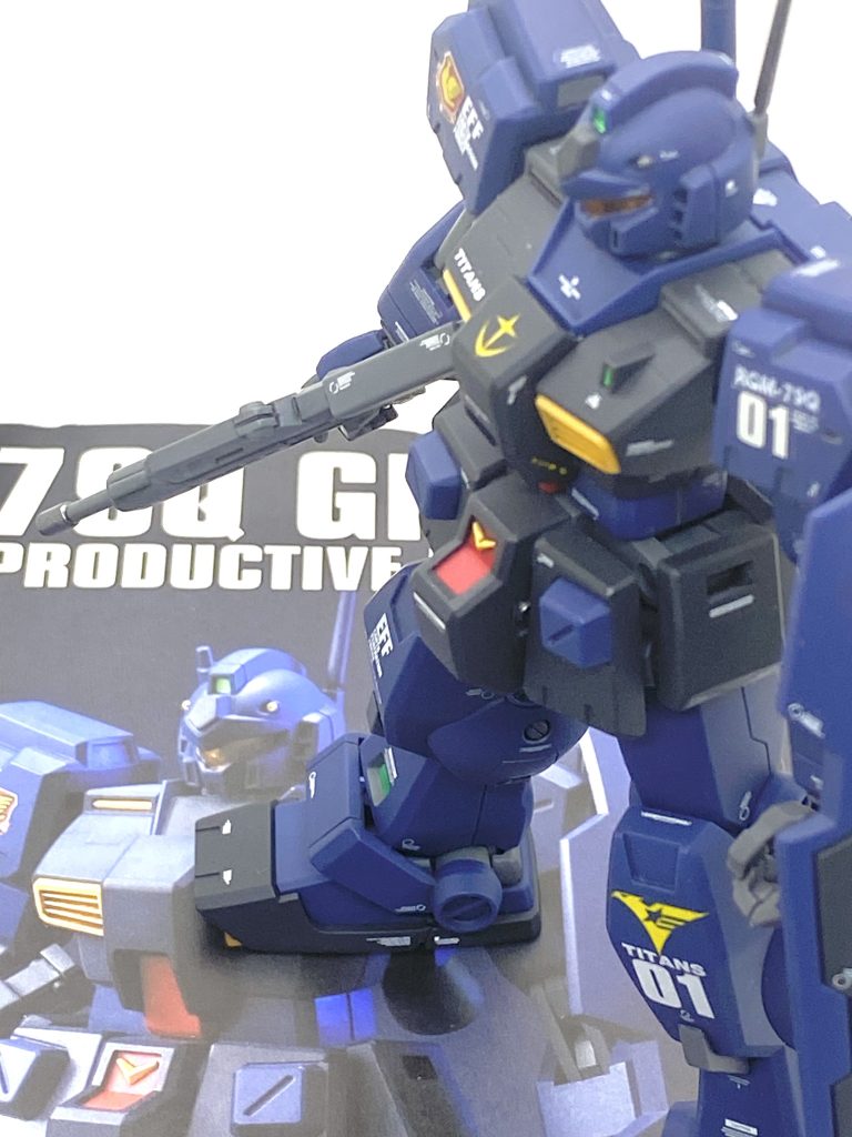 最後は説明書と。ジム・クゥエルは最初のMGが出た頃から好きな機体でティターンズカラーのジムはやはり強そうに見えます。2004年の中頃から2009年ぐらいまではHGもMGもABSのランナーが必ず入っていて、処理には苦労するのですが前作のサイサリスは滅茶苦茶に苦労しましたがジム・クゥエルは腕だけは結構面倒でしたが後はそうでもなく、無理なく完成してます。ジム・クゥエルはADVANCE OF Ζ版なので膝から足首までが大変太いのですが・・・デカールを貼るとそんなにも気にならなくなり、改修しなくて済みました。中々再販されないから手に入りにくいですが他のADVANCE OF Ζ同様にプレバンでも構わないから拡張パーツをつけて出して欲しいです。ご覧して頂きありがとうございました。