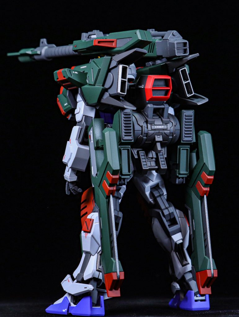 もともとのバックパック下部へSDヴェルデバスターのパーツを加工し新しくバックパックを作成しました