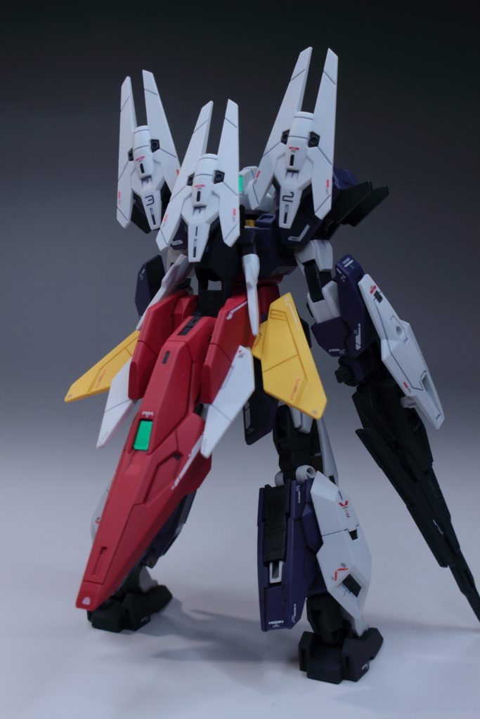 ユーラヴェンガンダム背面。