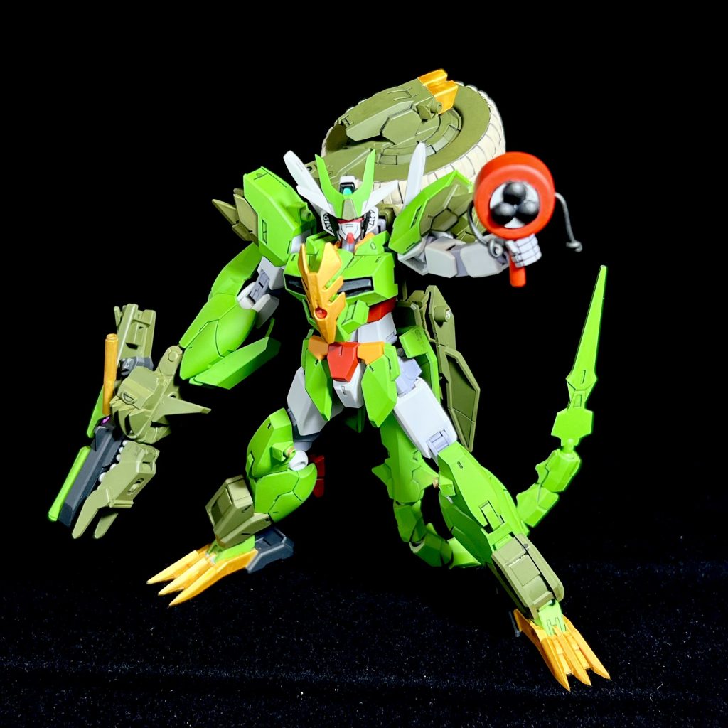 ▲ドラゴネイトガンダムコアガンダムtype MBTとドラゴネイトアーマーが合体した姿。右腕には複合兵装『リュウノアギト』、左腕に巨大なビームサークルソー『トグロ』を装備している。それぞれ大きな威力を持ち乱戦や対MA戦で活躍するが、繊細な戦い方ができないためスタンダードな一対一は苦手としている。