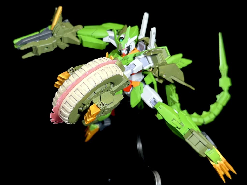 ▲左腕『トグロ』辰の腹部にあたる巨大なサークルソー。ビーム刃を高速回転することで大型な機体にも連続してダメージを与えることができる。ビーム刃を展開させなくても重量があるためシンプルに質量兵器としても使用できる。