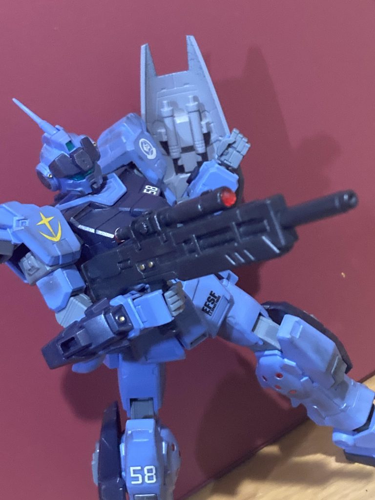 ビームサーベルはシールド裏にあると言う事で腰の位置にあるのが気に入らなかったのを変更いつもの如くスコープ部分は100均のシール