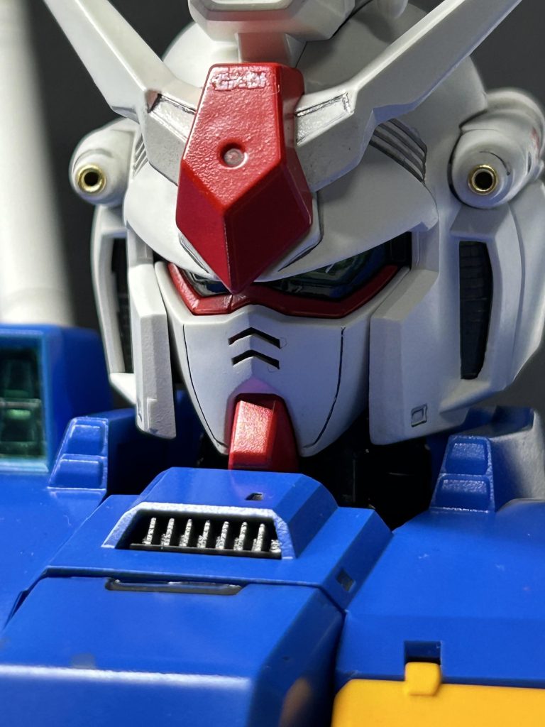  何日もかけて組み立てようとして、挫折していた所、バンダイさんの部品注文の所で取説がある事に気が付き注文！取説は届いたけれど、PGはそんなに甘くはなく、部品が沢山セットされているGP01セットからフルバーニアンを組み上げるのは、とてつもなく時間がかかりました😅