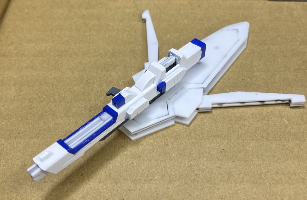 ビームライフルと盾。フリーダムのビームライフルと盾をベースにプラ板でアレやコレをしました。