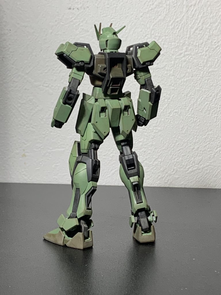 背面です。塗装時、手を抜いてサフ無しで塗ってみたため色味に粗が出ています苦笑　誤魔化すために全体的に少しウェザリングを行いました。