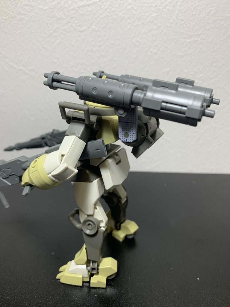 接続パーツになります。この写真は高機動型の方に付けてみたものです。少し長さが短いかな、、、？