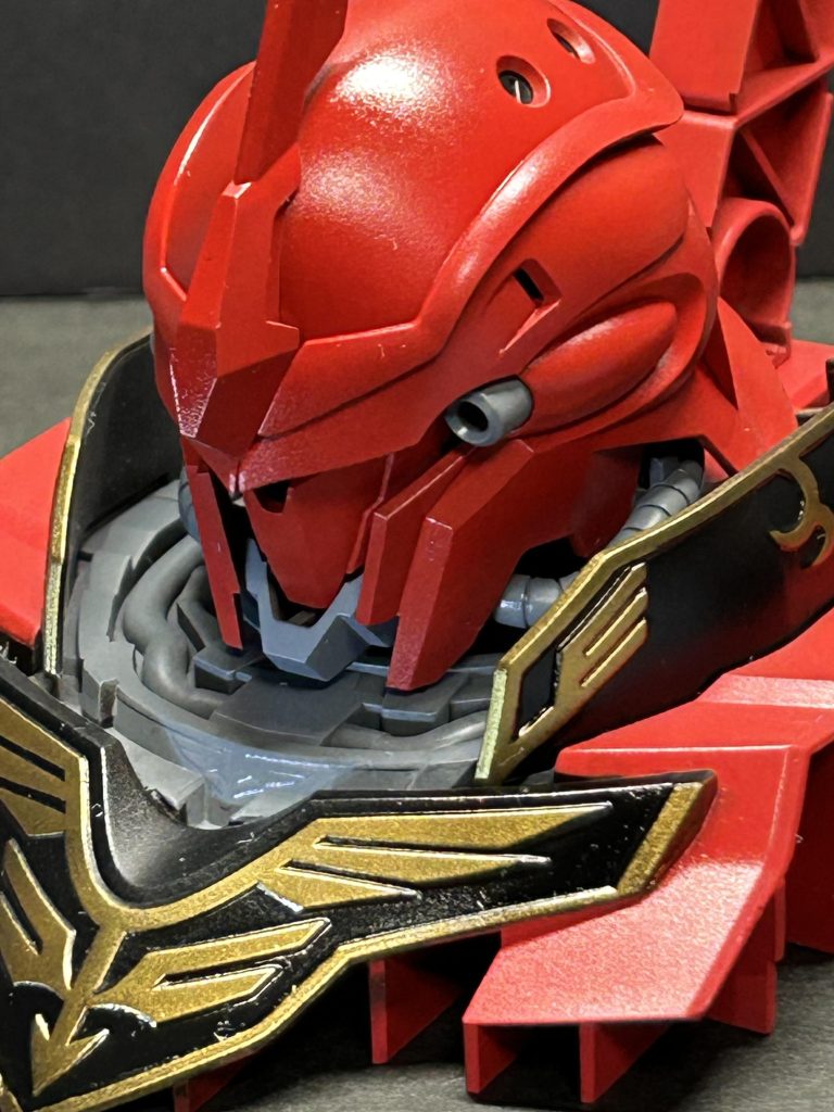 1から塗装をやり直し、筆塗り修正しながらの完成🥹✨難しすぎで、出来上がりも納得いかず、このままではシナンジュのボディ全体は作る自信がない言う事で、シナンジュをリベンジする事にしました😆👍リトライ頑張りますっ！