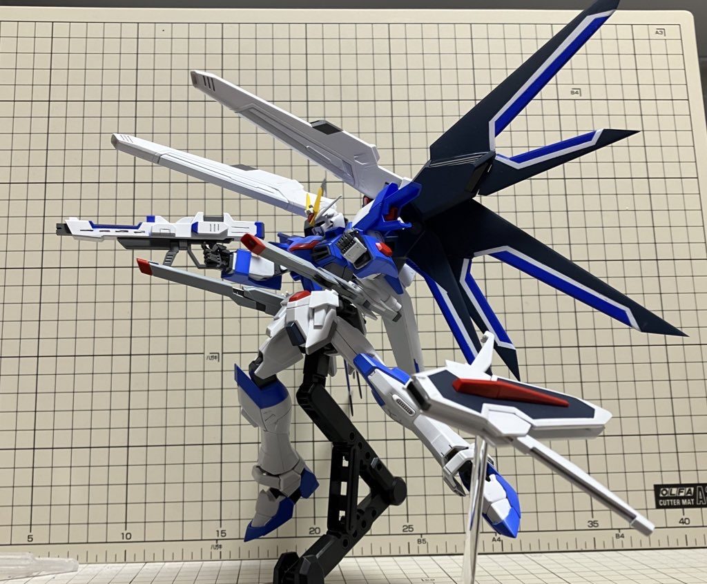 フルバースト。盾は可動式。