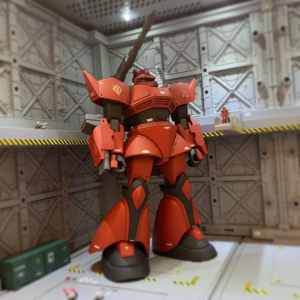 ジョニー・ライデン機の中では、マイナーな機体な感じですがゲルググと少し違うカラーリングのゲルググキャノンもカッコいい機体だと思います。