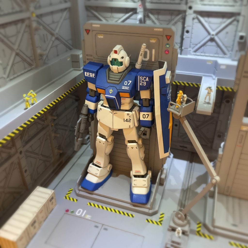 俯瞰からデカールはEFSF以外は一文字ずつ貼ったのでバランス良く貼るのが難しかったです。