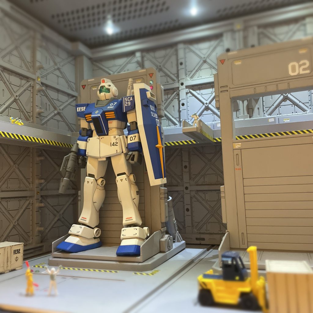 全景古いキットですが、バランス的にアニメでのジムっぽさが有り手の入れ甲斐がある好きなキットです。このカラーのジム個人的には良い感じで通常カラーよりも強そうに見えてお気に入りです。