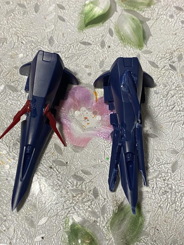 キマリスのつかなくなったパーツとアンテナ、ランナーをきって棘を再現