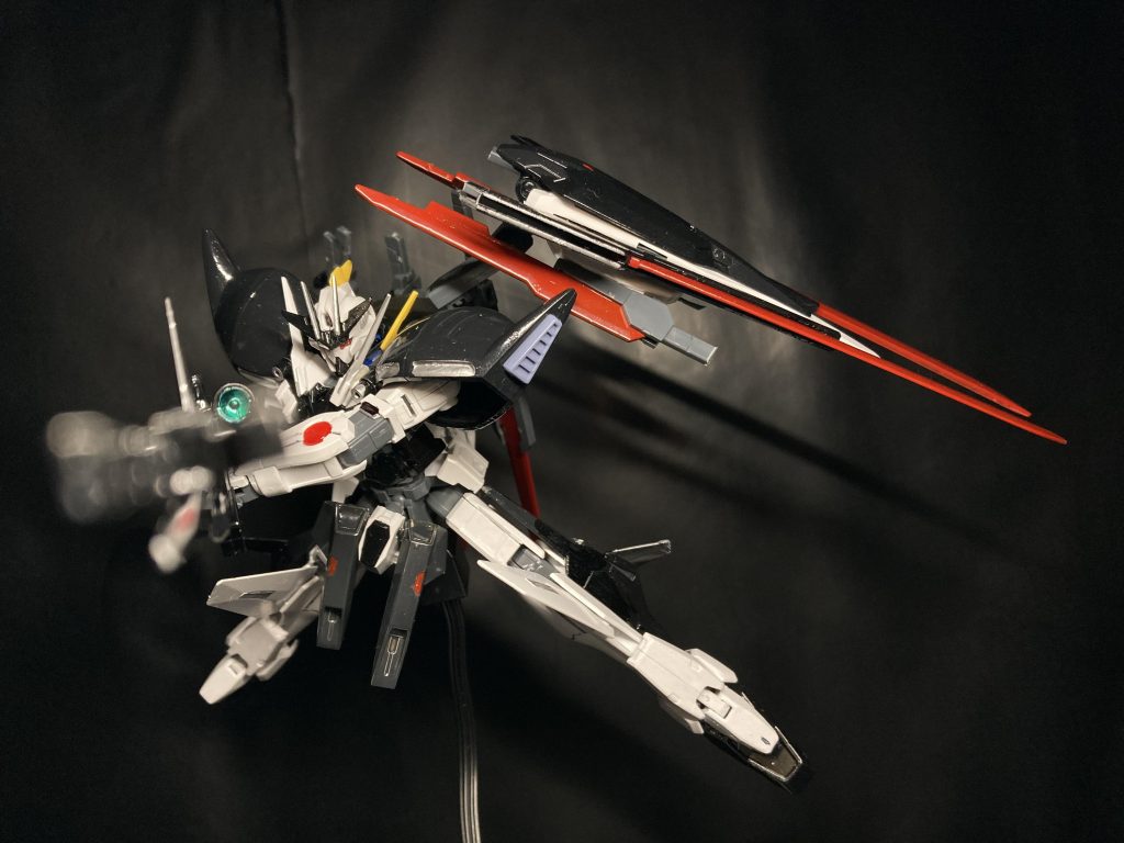 ガンダムビルドダイバーagainstより主役だった  カイドウ・ネオンが自身のため新たに開発したMS変形機構を無くした代わりに黒い色を手に入れた