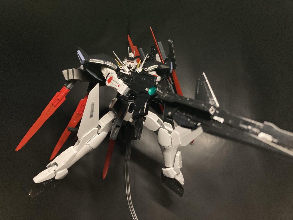 主役機にしてはあくどい顔をしているがその通りだ。後ろのバックパックは作中で活躍する。