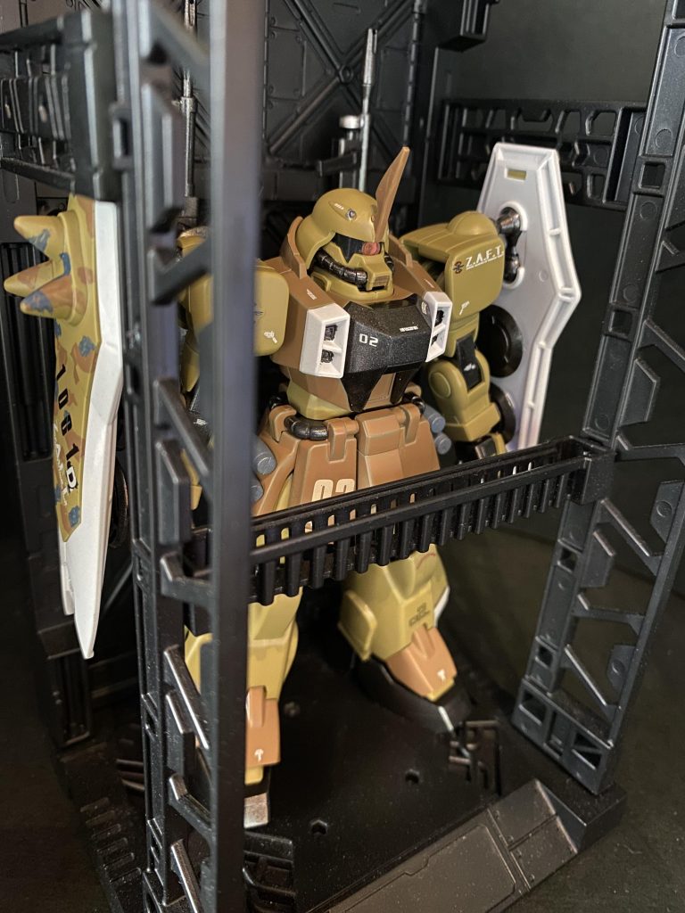 ついについに映画ガンダムSEEDフリーダムが封切りということで、公開記念にSEEDシリーズの機体をいくつか作りたいと思いました。何を隠そうSEED世代なワタクシ。放送当時も気に入ったキットを幾つか購入して、ほぼ素組して、長いことしまっておりました。今回使用したキットもザクウォーリアとガナーザクウォーリアもそのうちの一つ。そう、ザクファントムベースではなく、ザクウォーリアをニコイチして今回ザクファントムを作りました。当時、ザクウォーリアの発売がガナーウィザード付きのものよりも先行していた為、先に購入したザクウォーリアに、後発キットのガナーウィザードを付けて完成させて、ザクウォーリア一体分のランナーはそのまま残っていたのです。