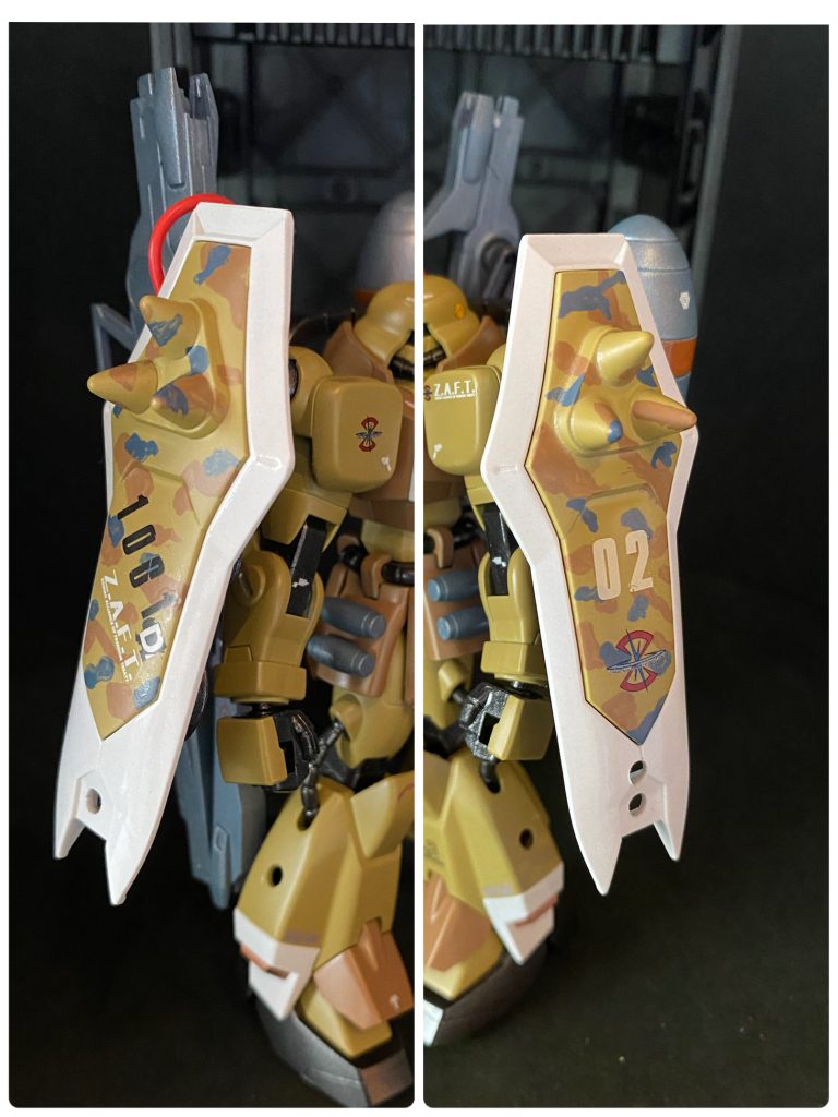 シールドはもう一体のザクウォーリアから移植しました。ニコイチとはいえ、借りてきたパーツって実質ここぐらいです。先端部には追加武装用の3ミリ穴。シールド表面には筆塗りで砂漠三色迷彩を施しました。塗装面での今回のイチバンの見せ所はココなのですが、シールドにミサイルランチャーを懸下した状態だと、ほとんど隠れちゃいました笑