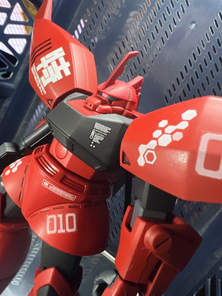 ジオン機はデカールのチョイスにいつも悩みます😫