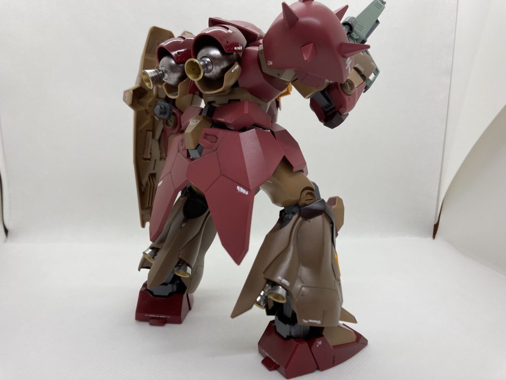 バーニアはガンダムマーカーのメッキ。背面のバーニアは大きめの物に交換しました。