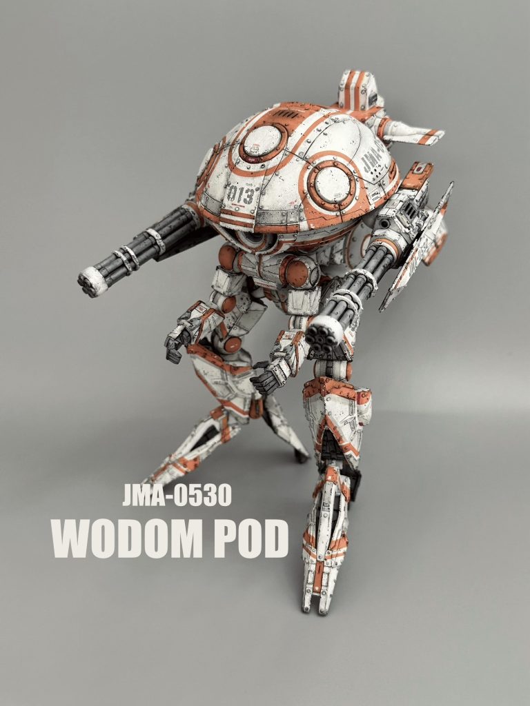 シド・ミード氏の原画にはどこかレトロな雰囲気が感じられたので、むかし母の実家で見た、白地にオレンジのストライプが入った昭和時代の魔法瓶をモチーフに塗装しました。