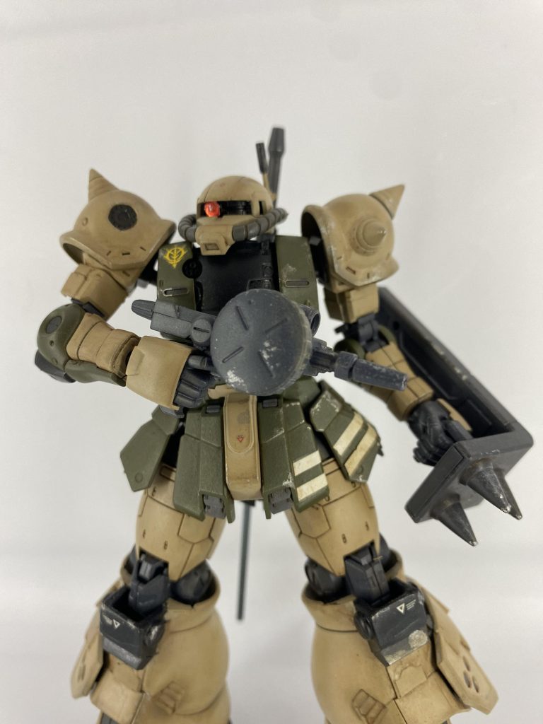旧ザクのものを改修し、サブマシンガン的な長さに。ラケーテン・バズを使い捨てた後の副兵装です。