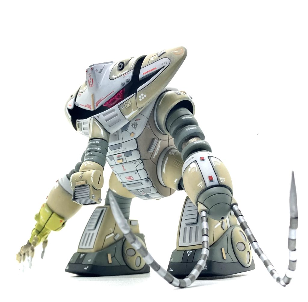 頭部はブラックで見えないようにしてますが、中身スッカラカンです💦上部を埋めて睨みを効かした目つきにしてます。正直、内部まで丁寧に制作されるモデラーさんからみたら『なんじゃこりゃ!手抜きww』って失笑される仕上がりです😅