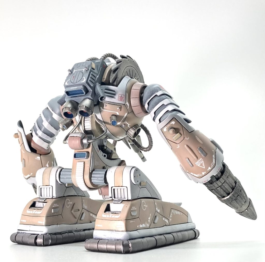 足のホバー部分なんか塗装剥げと接着剤跡が出まくりで、、、💦もぅグチャグチャ😭