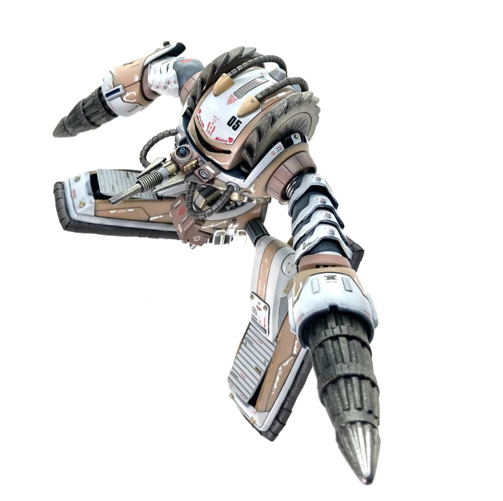 今回は改修というか、ミキシングって感じですかね💦昔ウチの末っ子がブックオフで買ったズゴックEの素組みジャンク品がオモチャ箱で眠ってましたので腕のみ復活していただきました😅