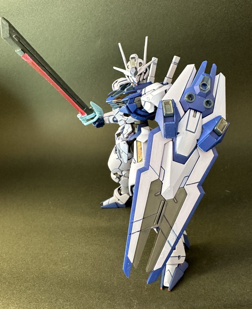 ちょっと色合いの似ているよその人の武器を借りて。プラモデル完成品　２０２４　その２