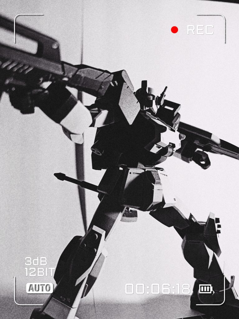 敵基地を単独襲撃し、最後の防犯カメラが捉えた所属不明の謎のジム…　的な一枚。お気に入りです。