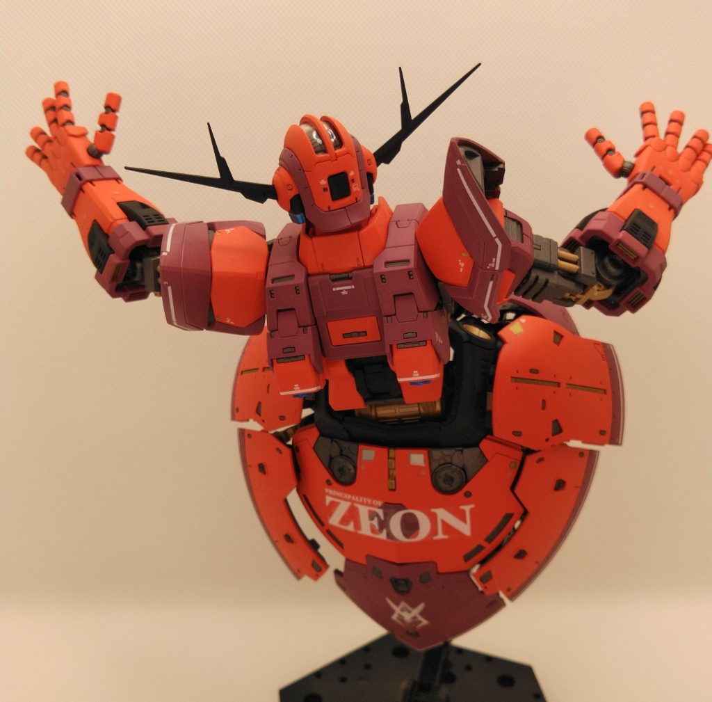 でっかいジオンデカールはシルバリングしたので、後日修正します