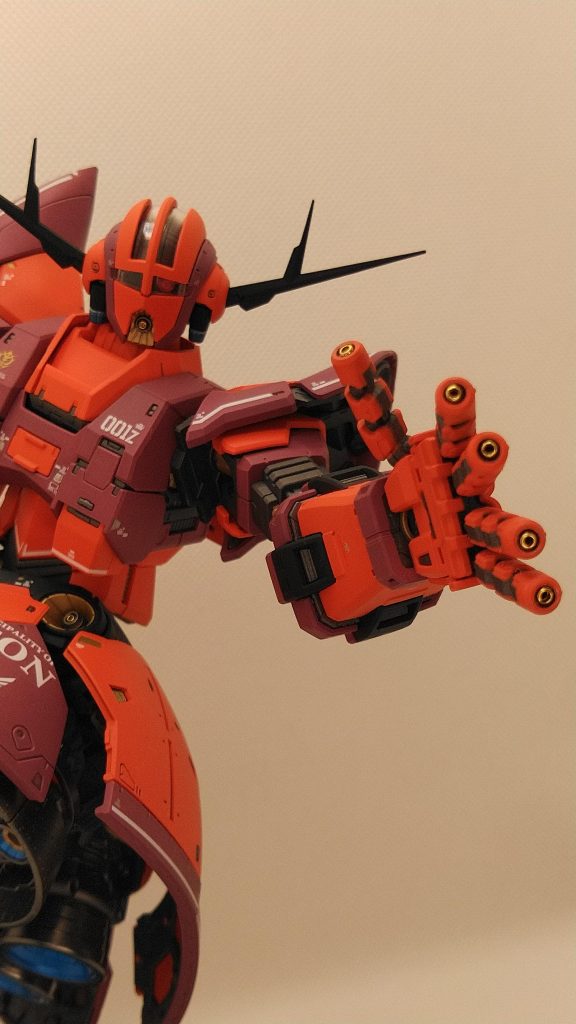 指関節のマスキングと指先のメタルパーツ埋め込みを頑張りました