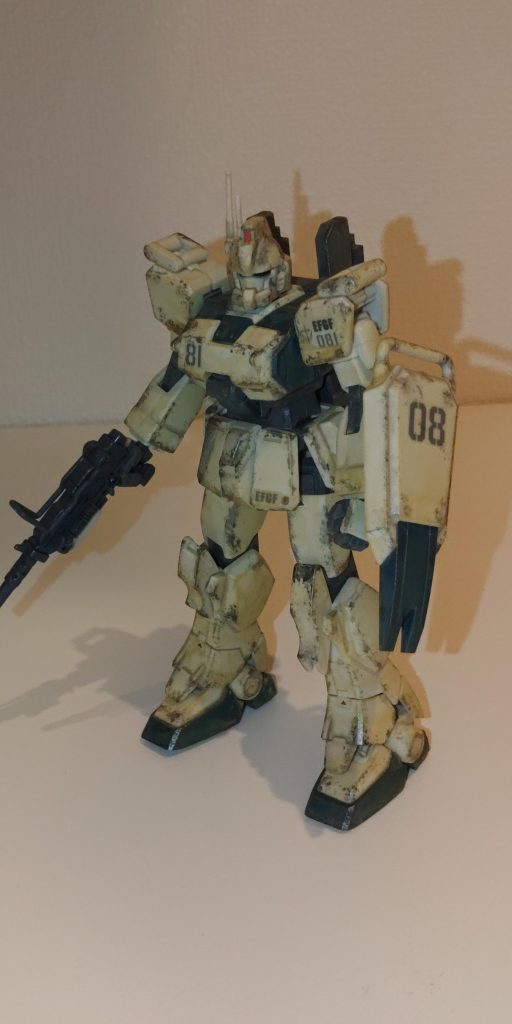 基本はいわゆる成形色お手軽ウェザリングと言われるものを行ったつもりです。素組みして、つや消しスプレーして、すみ入れして、、、といきなり手順を間違えました。。。が、間違えたお陰ですみ入れ先な理由がよく理解できました。