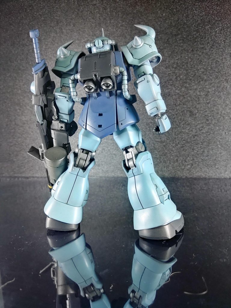 あまり見ることの無い背面はふくらはぎのつなぎ目消しだけ。