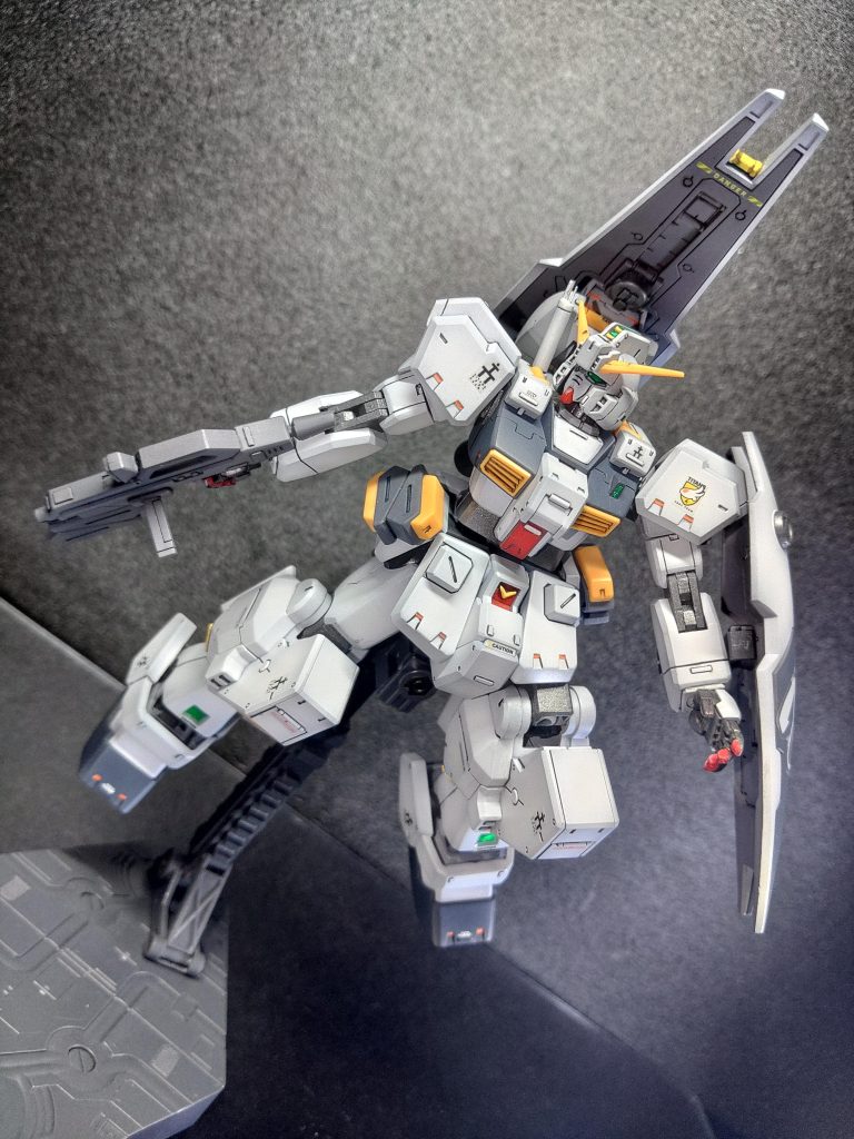 スタイルは云々と言う様なキットでは無いと思ったので、太ももの延長、合わせ目消し、頭部センサーガードの別パーツ化だけです。