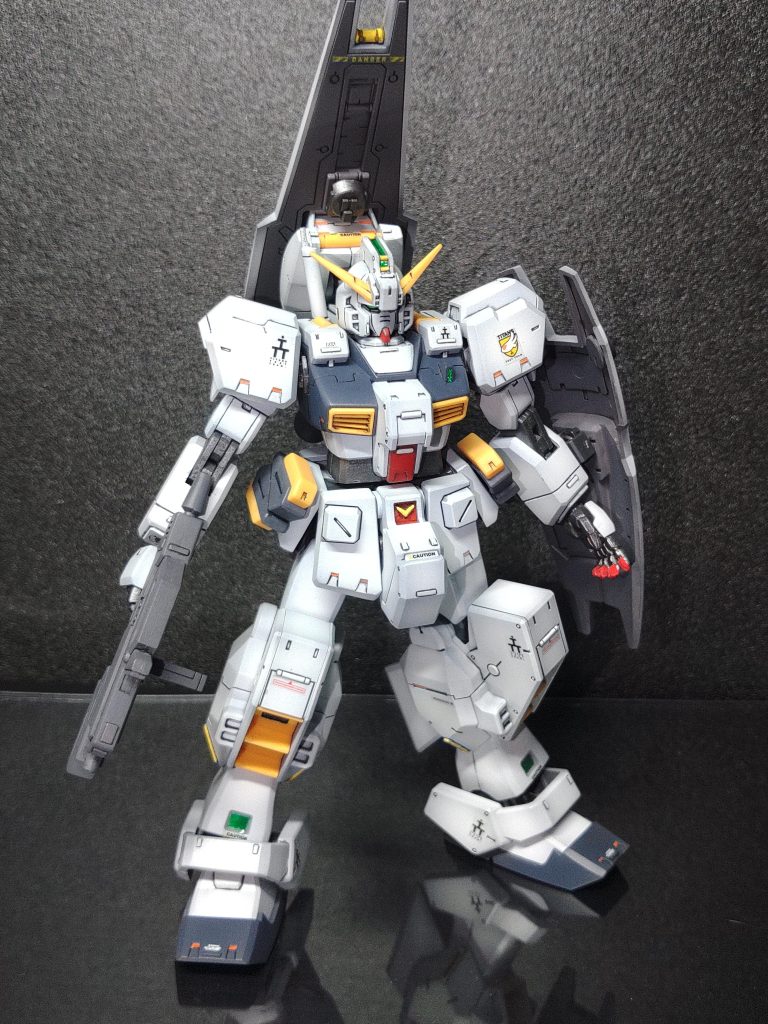 ちょこちょこプラ板を貼りこんで、レッドチップは面倒なので、ハイキューパーツのガイドテープ(3mm hard)の直貼りでごまかしてます(コイツは便利ですぜ、ダンナ方)