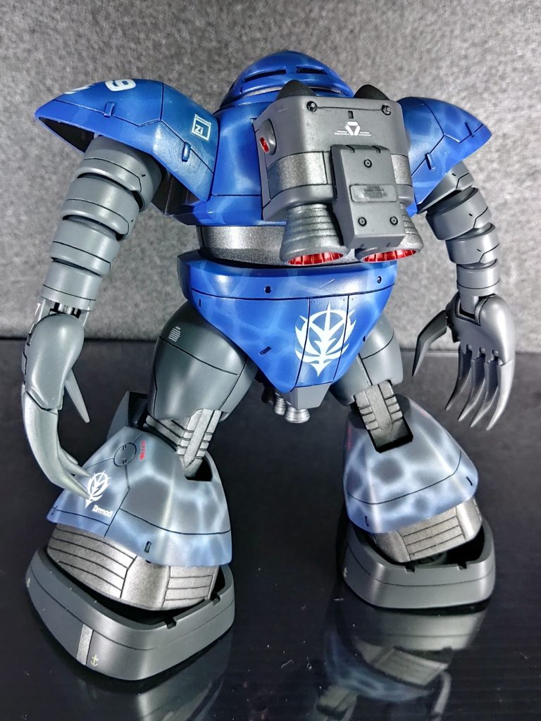 スジ彫りやら、プラ板やら貼り付けて、ソレっぽいカンジにして、迷彩塗装に取り掛かります。