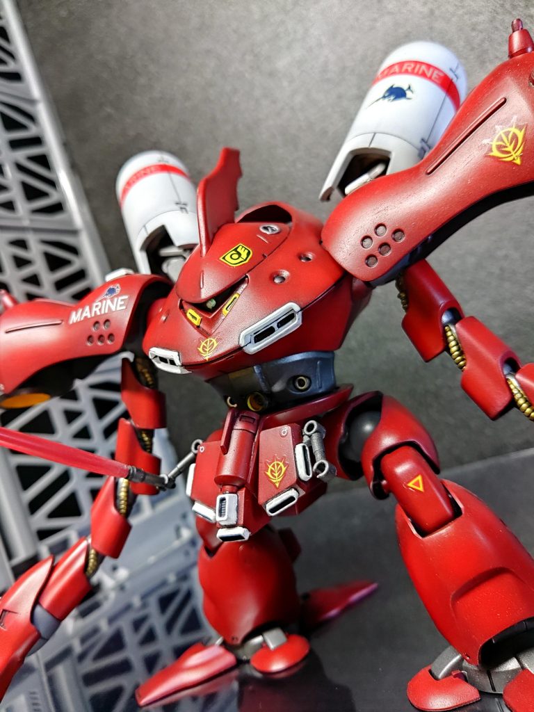 どことなくソレっぽくなれば満足するだろうと思い、ハイゴッグをチョイス。いつも通りのプラ板やら、ジャンクパーツやらでシルエットだけでも行けるかと、、、