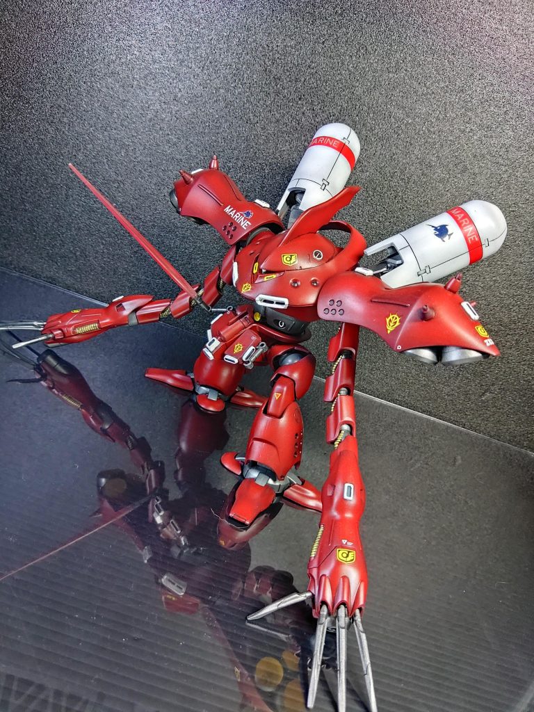 ガンメタサフからのちょいグラデーション塗装、バーニアは筆塗り、懐かしの電撃ホビーの付録の水陸両用MSシールを貼り付けて、、、