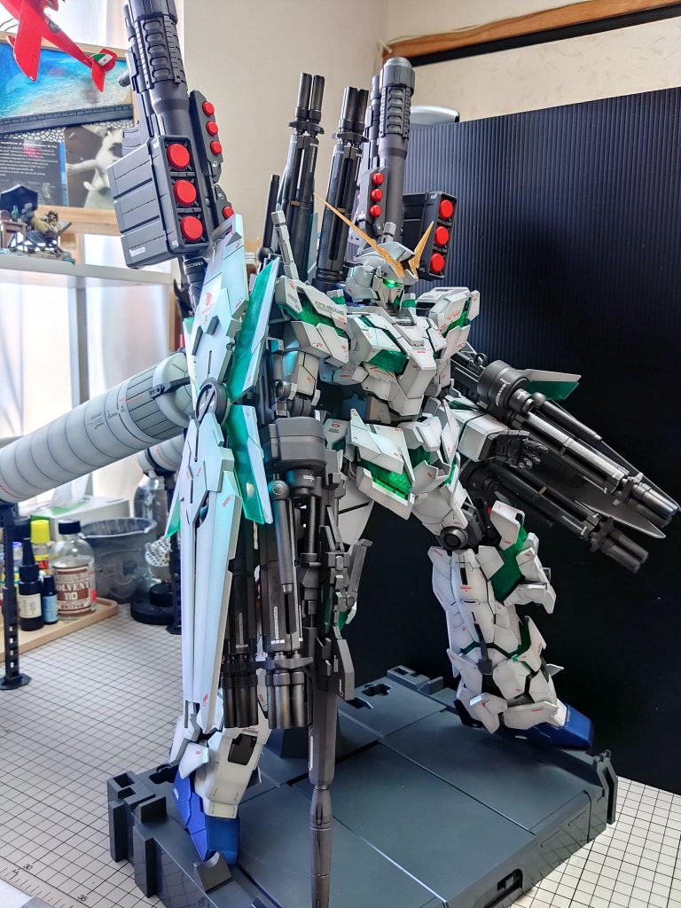 当然撮影ブースには入り切らず、作業机で撮影です。