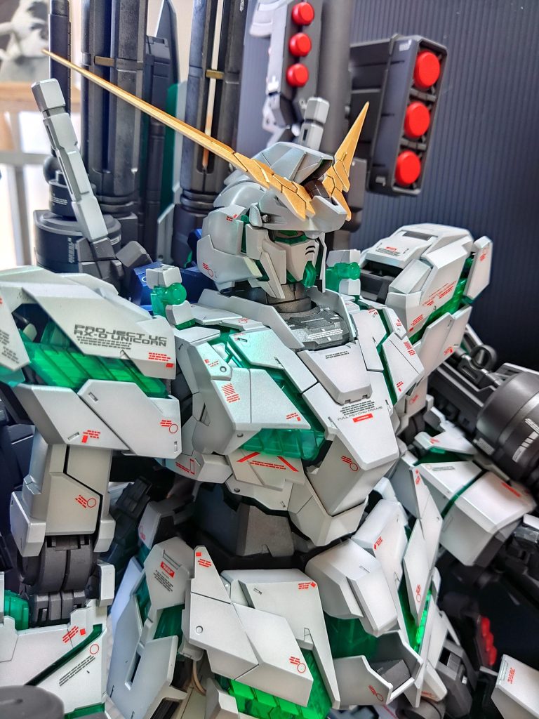 LEDユニット、キット(最終決戦Ver)、フルアーマーセット、ペンサンダー、塗料等、週末オジサンモデラーにはとんでもない出費です!ネット環境が整ってる昨今においては「安かったから買っちゃった」なんてごまかしは通用しないので、嫁(ゴッグ似)には正直に全て計上しました。