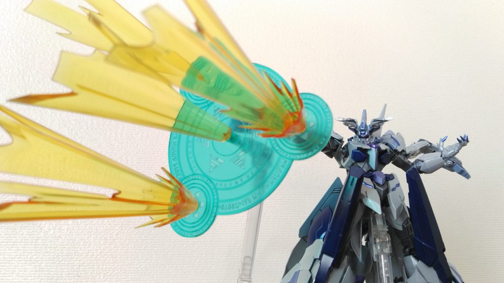 「ゾハール・シュレグ」敵を金属化させる強力な光線技。シェム・ハの技のバリエーションの大半が光線技なのでどうしても似たり寄ったりな写真になってしまう。