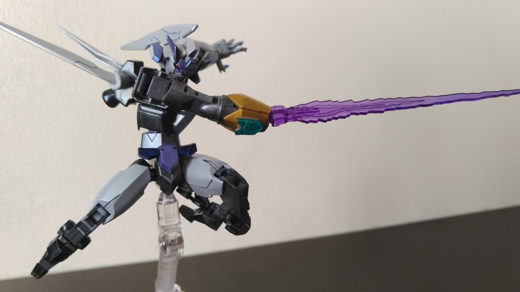 「アシラ・ザラッハ」手刀にエネルギーを込めて敵を切る技。シェム・ハ自体が技のバリエーションが少ないので素体でも十分アクションさせてます。