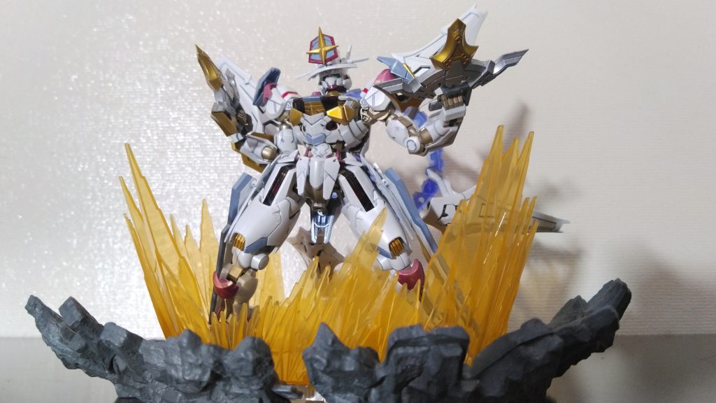 「マジカルデストロイヤーモード」エアリアルグリッターの近接格闘形態。魔法(物理)で叩き潰すための形態であり、ぶっちゃけこっちの方が通常時より強い。スカート状のパーツは最初外すだけでしたが、「仮面ライダーファイヤーガッチャード」を最近見て心打たれたので参考に付けました。