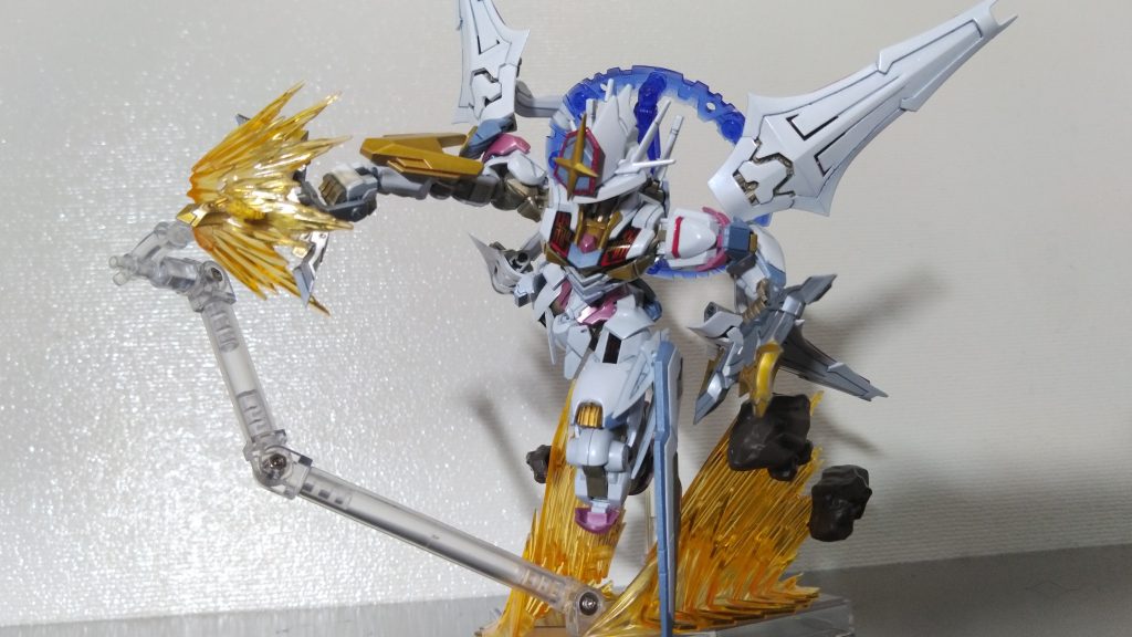 「マジカルデストロイヤー☆パンチ」「マジカルグリッターロッド」の一部をメリケンサックの様に装着し魔法壁、魔法装甲を一撃で砕く強烈な拳。ガンダリウム合金製のMSにも同様に一撃で砕ける。