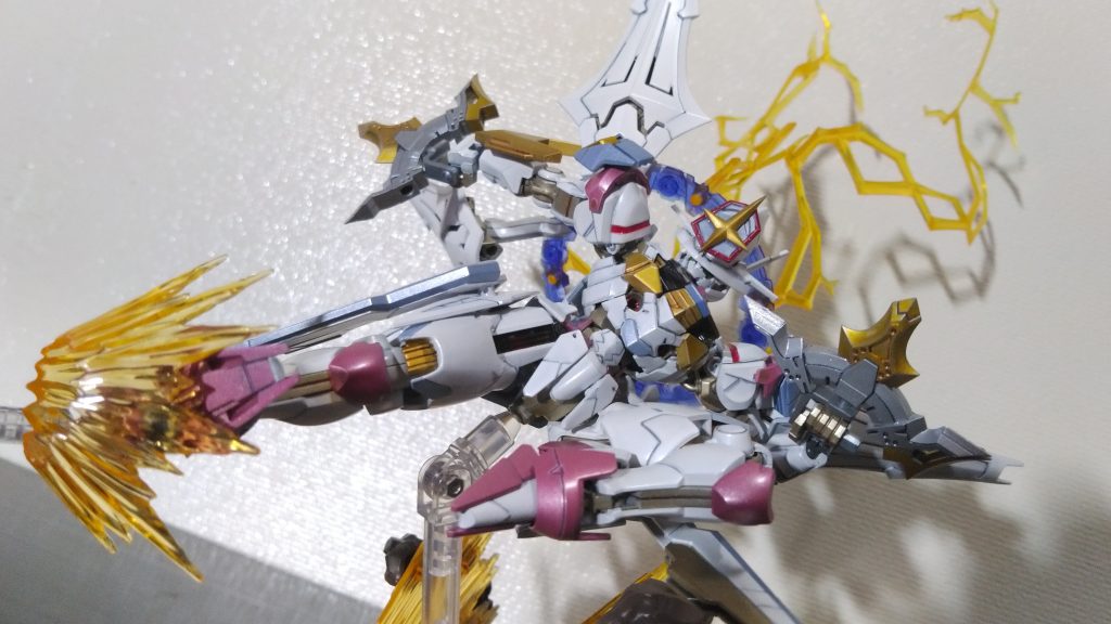 「マジカルデストロイヤー☆キック」背部のバインダーから爆発的なな推進力発生させ、魔法壁、魔法装甲を蹴り貫く。「スーパーイナズマキック」みたいなものだよ。フェイズシフト装甲製のMSにも同様の効果がある。