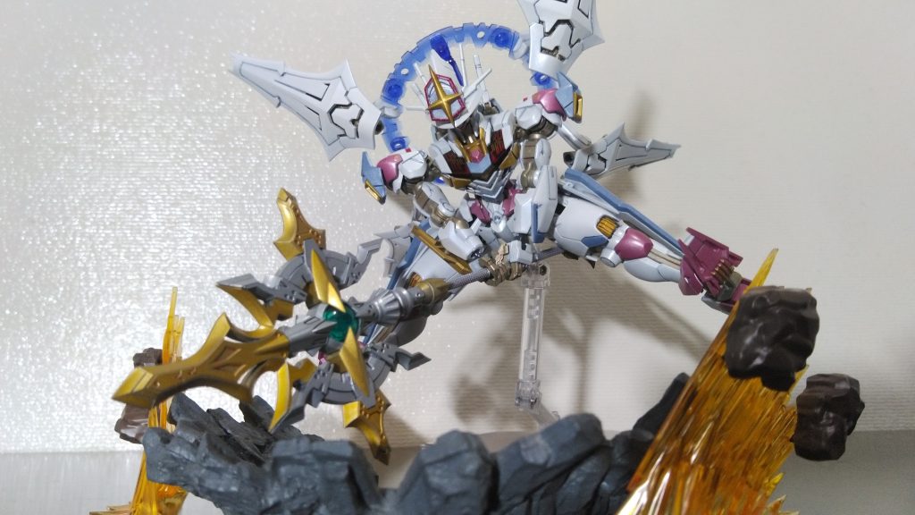 「マジカルデストロイヤー☆スマッシュ」「マジカルグリッターロッド」の重さを利用した強力な打撃技。魔法壁、魔法装甲を無慈悲に爆砕する。ナノラミネートアーマー製のMSにも同様の効果がある。