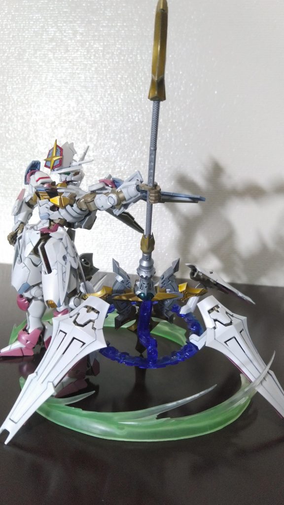 「マジカルグリッター☆ブルーム」「マジカルグリッターロッド」と四枚のスカート状のパーツを合体させた空飛ぶ箒。